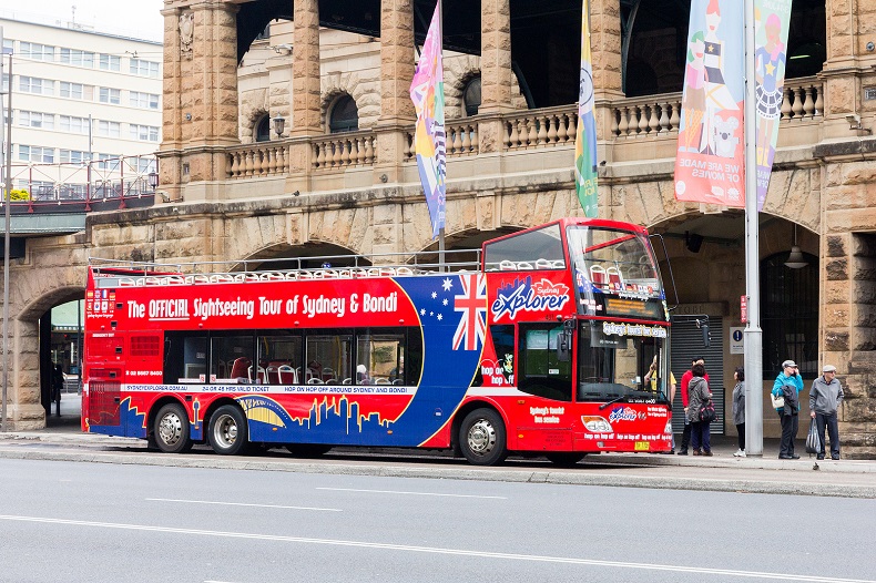 Stadtrundfahrt Sydney - Hop-on Hop-off Sightseeing Bus - Stockfoto-ID: 307755364
Copyright: KHellon