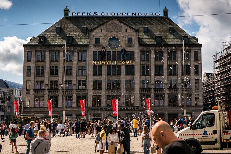 Tour - Peek & Cloppenburg - Bild von RedTusk auf Pixabay