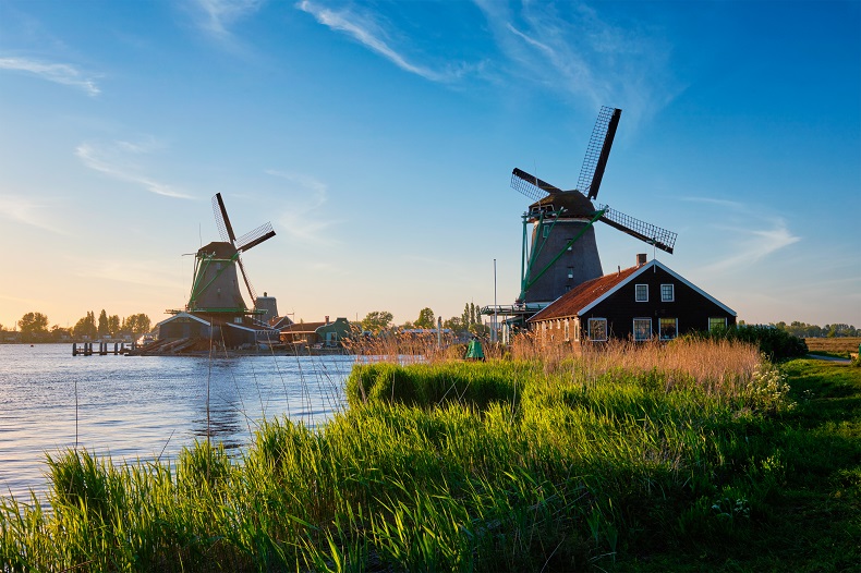 Windmühlen Amsterdam © f9photos Envato Elements Pty