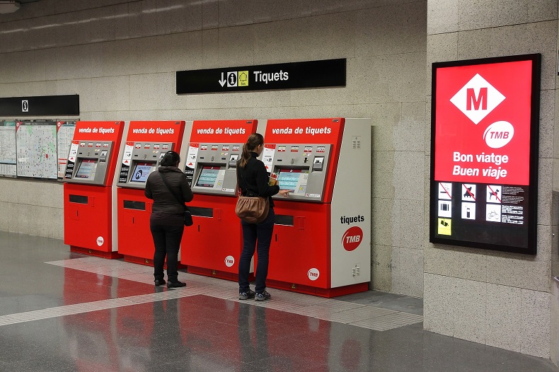 Fahrkartenautomat Metro Barcelona -  SStockfoto-ID: 111273215 Copyright: Tupungato