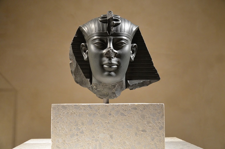 Ägyptisches Museum & Papyrussammlung - Stockfoto-ID: 322246681 Copyright: D.serra