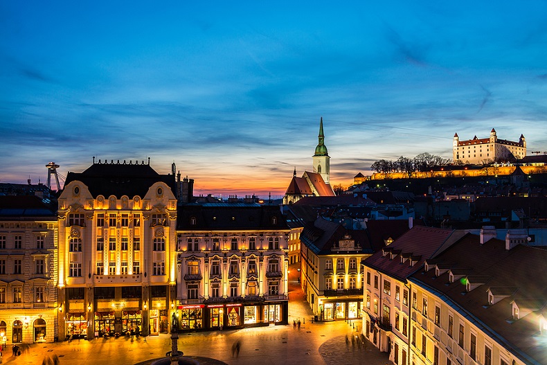 Bratislava am Abend und Nachts