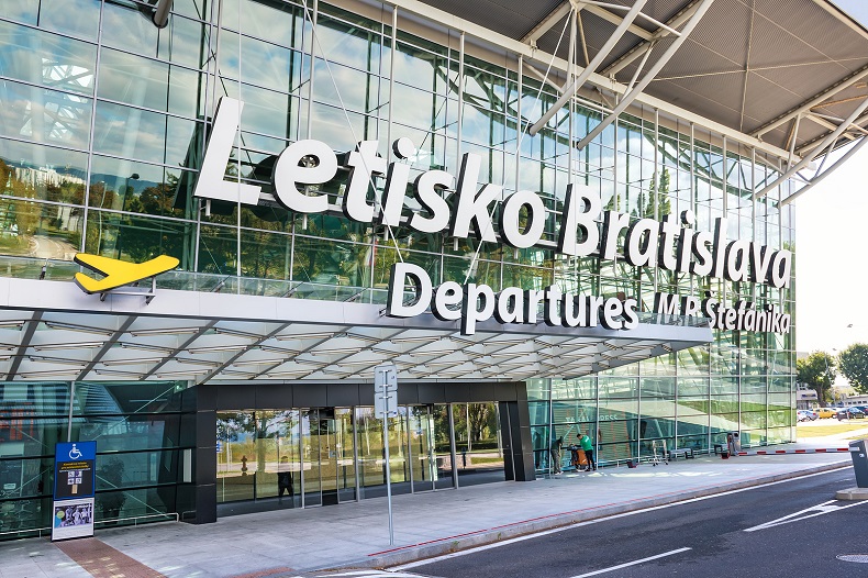 Flughafen Bratislava - Stockfoto-ID: 328088659 Copyright: Lubos Kovalik- Big Stock Photo