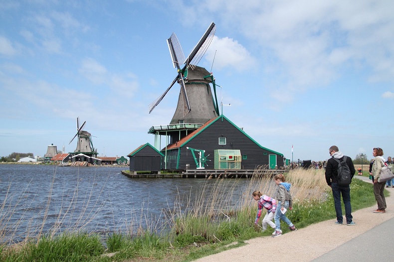 Zu den
berühmtesten Wahrzeichen Hollands zählen die
Windmühlen