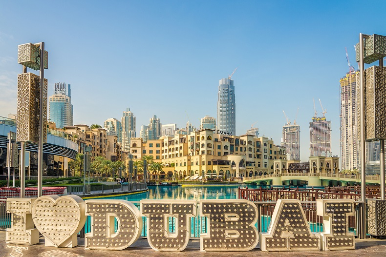Dubai - Stockfoto-ID: 352165436 Copyright: milosk50