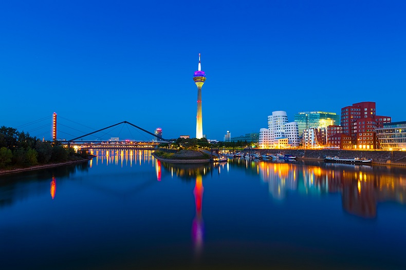 Düsseldorf am Abend und Nachts