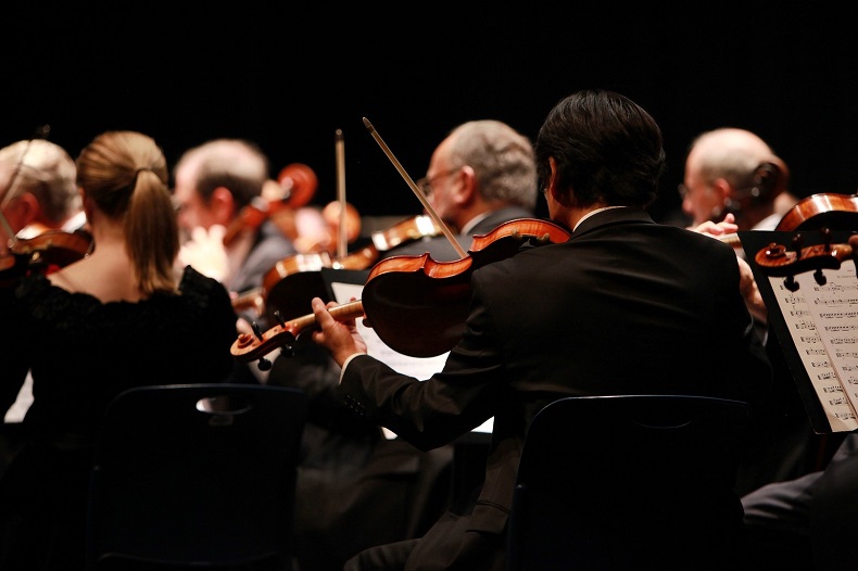 Das Salonorchester Alt Wien interpretiert im Kursalon die Meisterwerke von Strauss und Mozart.
