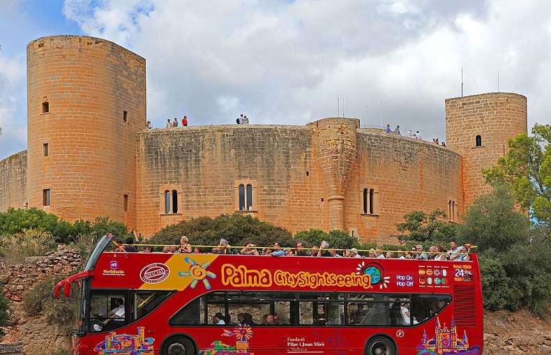 Stadtrundfahrt im Hop-on Hop-off Bus durch Palma de Mallorca