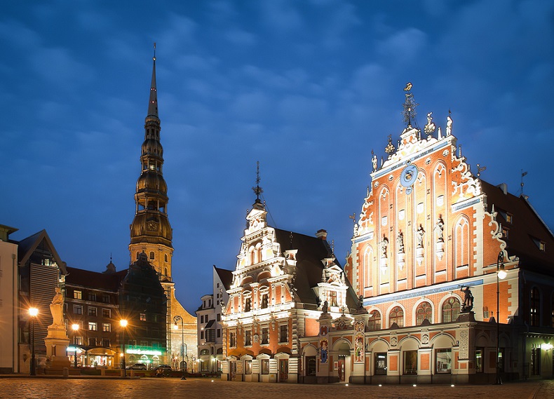 Riga am Abend und Nachts