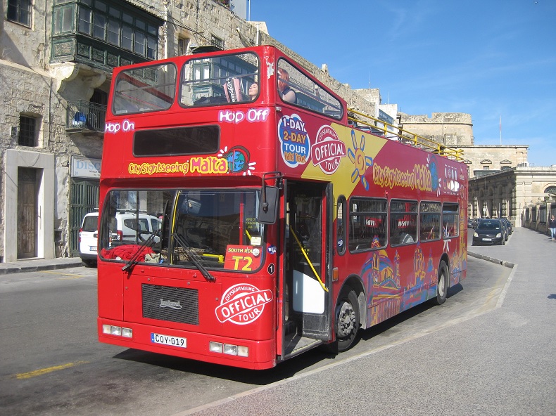 Stadtrundfahrt im Hop-on Hop-off Bus durch Valletta