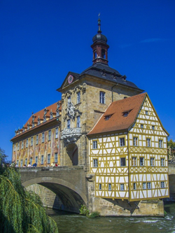 Gebäude wie dieses Fachwerkhaus in Bamberg machen einen Besuch der Altstadt empfehlenswert. © pixabay (CCO Public Domain)