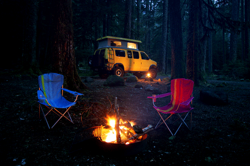 Abenteuer und Erlebnis: Campen in der freien Natur. © istock.com/oksanaphoto