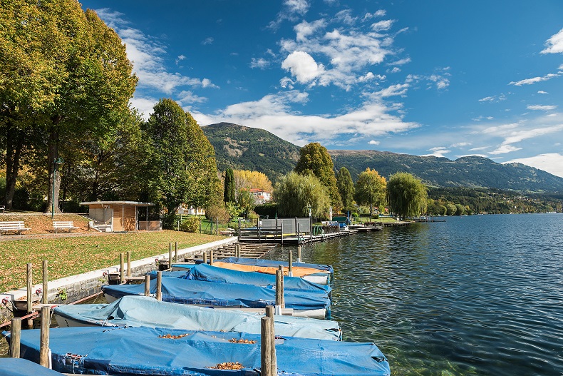 Stockfoto-ID: 221598043 Copyright: Balakate - Bigstockphoto