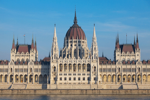 Das Wahrzeichen von Budapest - das Parlament  Gudella - PHOTODUNE