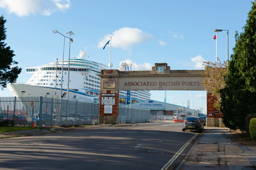  Der Hafen von Southampton ist einer der wichtigsten Kreuzfahrthäfen  istock.com/Joel Carillet